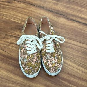 Universal Thread Women's Lunea Floral Printed Apparel Sneakers